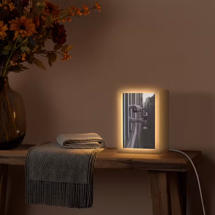 Wijnfles - Glas - Handen - Raam Light Box met kabel (Tafellamp) klein -sfeer4