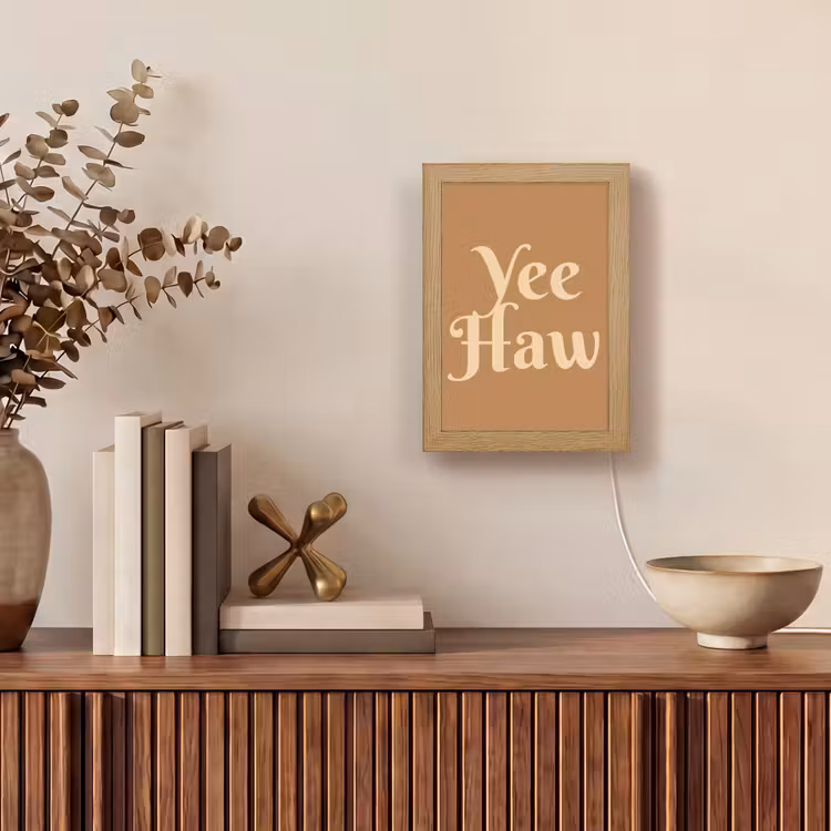 Yee haw - Bruin - Minimalistisch Light Box met kabel (Tafellamp) klein -sfeer2