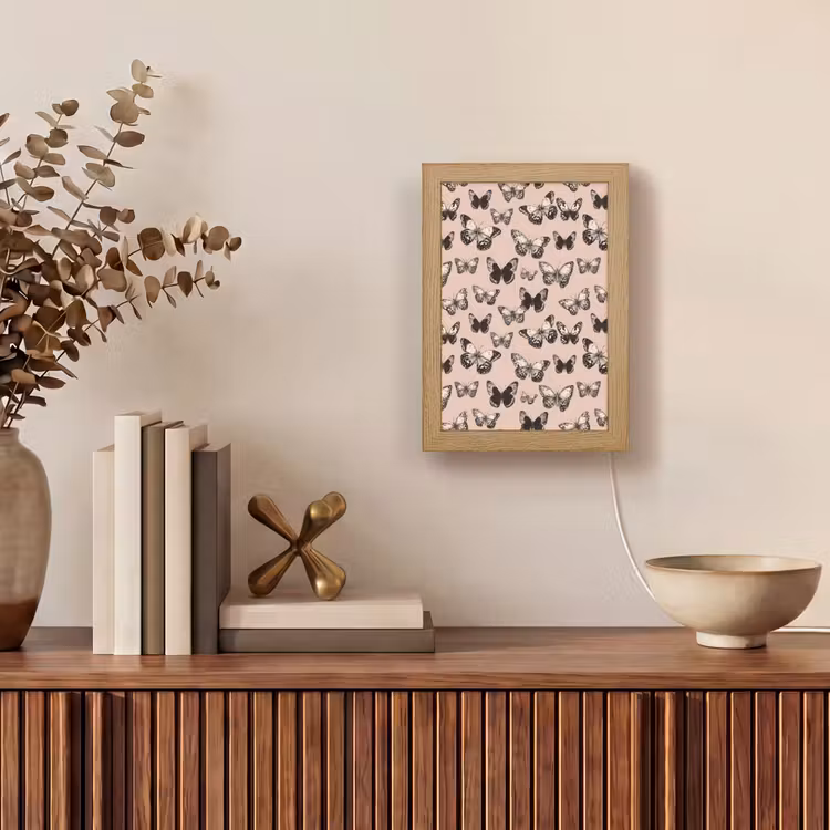 Tijdloos - Vlinders - Perzik Light Box met kabel (Tafellamp) klein 925 -sfeer2