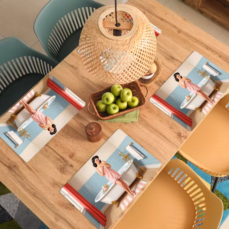 Badkamer - Vrouw - Roze Placemat vinyl groot -zzsfeer5_Kitchenyeah-website