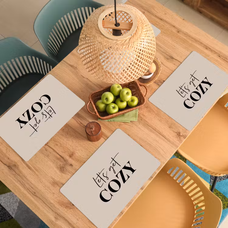 Beige - Winter - Quote - Cozy Placemat vinyl groot -zzsfeer5_Kitchenyeah-website