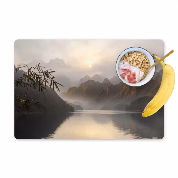 Bergen - Water - Mist - Natuur - Landschap Placemat vinyl groot -zzzproduct_Kitchenyeah-website