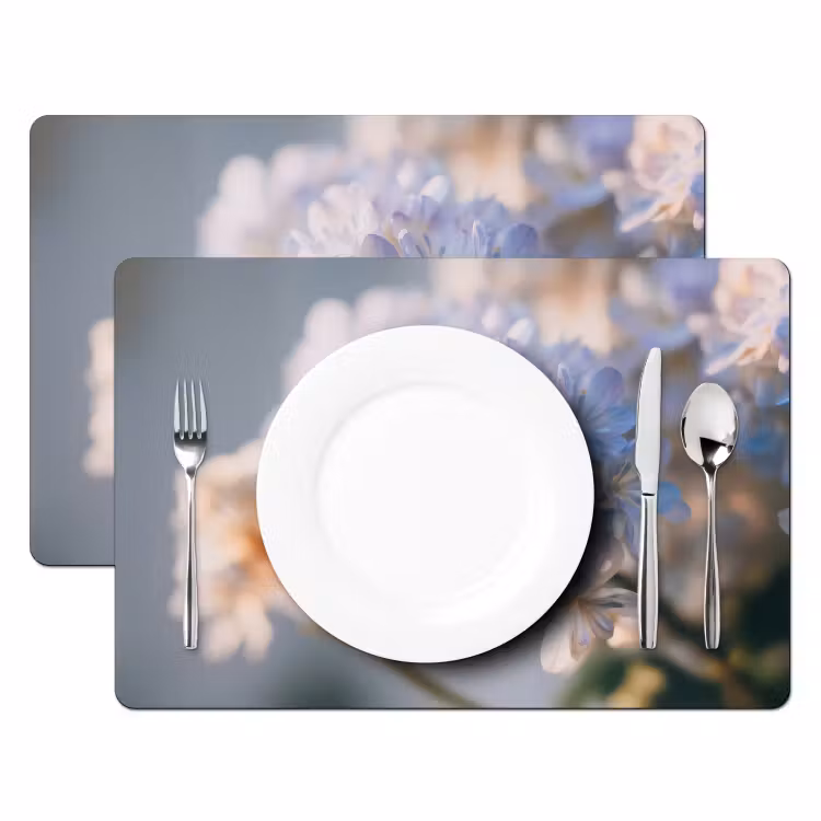 Bloemen - Lichtblauw - Wazig - Trosje Placemat vinyl groot -zzsfeer2_Kitchenyeah-website
