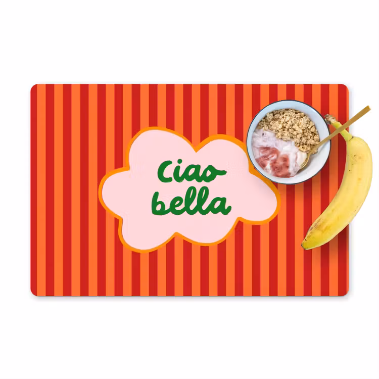 Ciao bella - Tekstwolk - Strepen - Oranje Placemat vinyl groot -zzzproduct_Kitchenyeah-website