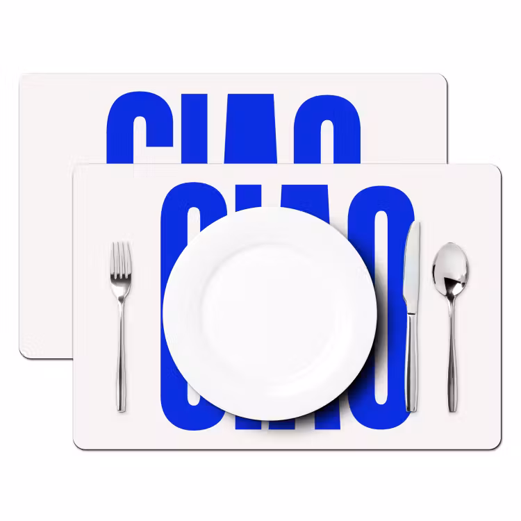 Ciao - Hoofdletters - Blauw - Minimalistisch Placemat vinyl groot -zzsfeer2_Kitchenyeah-website