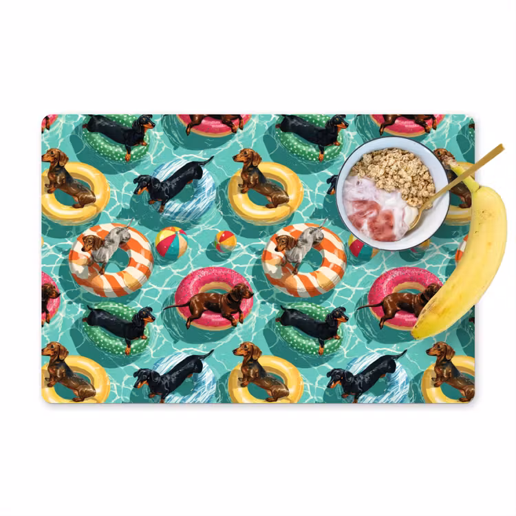Teckels - Zwembad - Kleurrijk Placemat vinyl groot 368 -zzzproduct_Kitchenyeah-website
