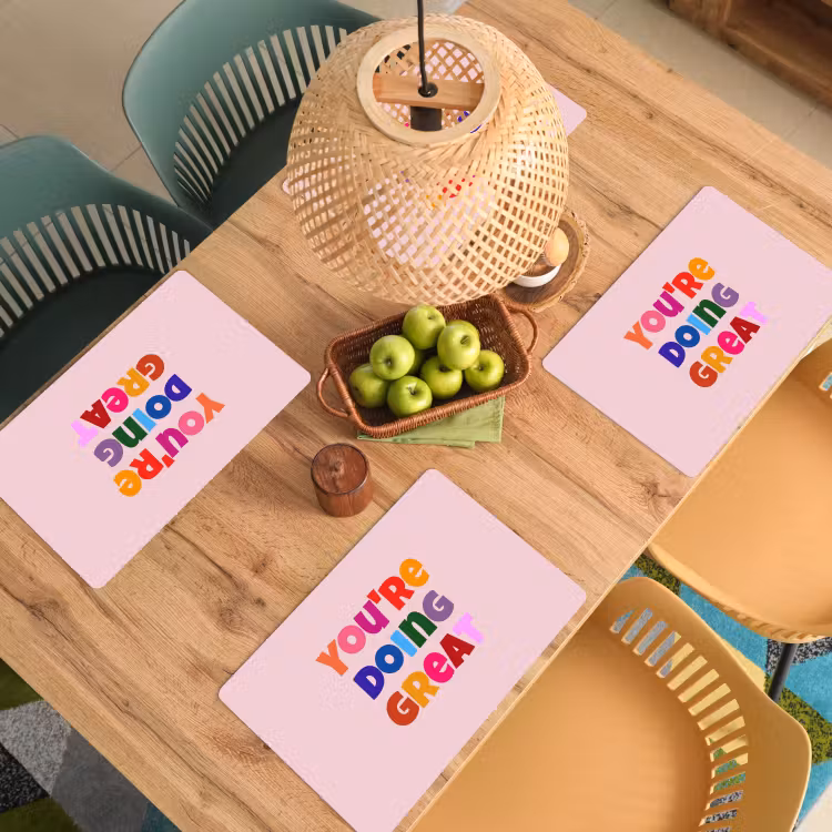 You're doing great - Roze - Kleurrijk Placemat vinyl groot -zzsfeer5_Kitchenyeah-website