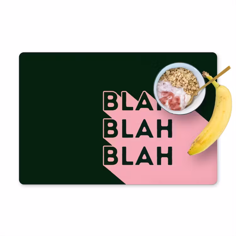 Donkergroen - Tekst - Schaduw - Grafisch Placemat vinyl groot -zzzproduct_Kitchenyeah-website