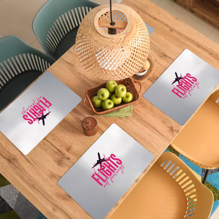 Catch flights not feelings - Vliegtuig - Roze Placemat vinyl groot -zzsfeer5_Kitchenyeah-website