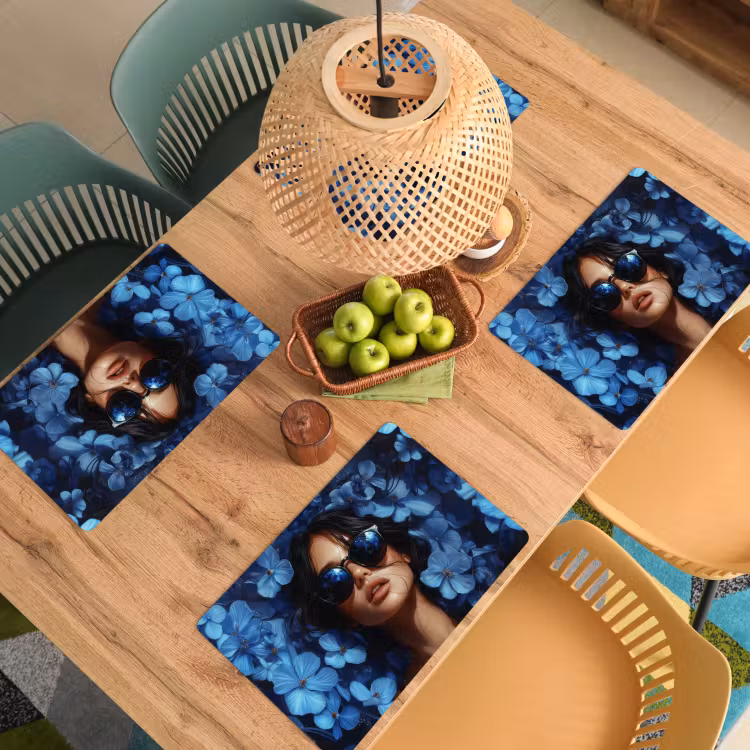 Vrouw - Blauw - Bloemen - Vlinders - Natuur Placemat vinyl groot -zzsfeer5_Kitchenyeah-website