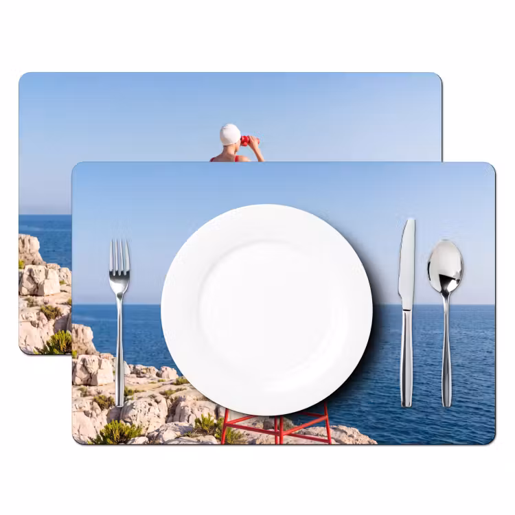 Vrouw - Zee - Kust - Verrekijker - Rood Placemat vinyl groot -zzsfeer2_Kitchenyeah-website