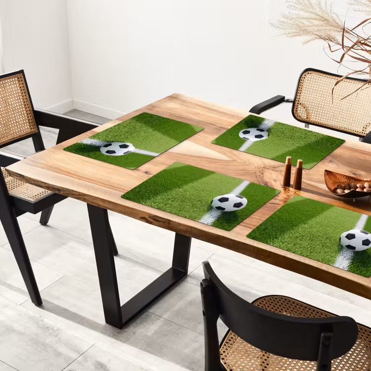 Voetbal - Grasveld - Sport - Groen Placemat vinyl groot -zzsfeer4_Kitchenyeah-website