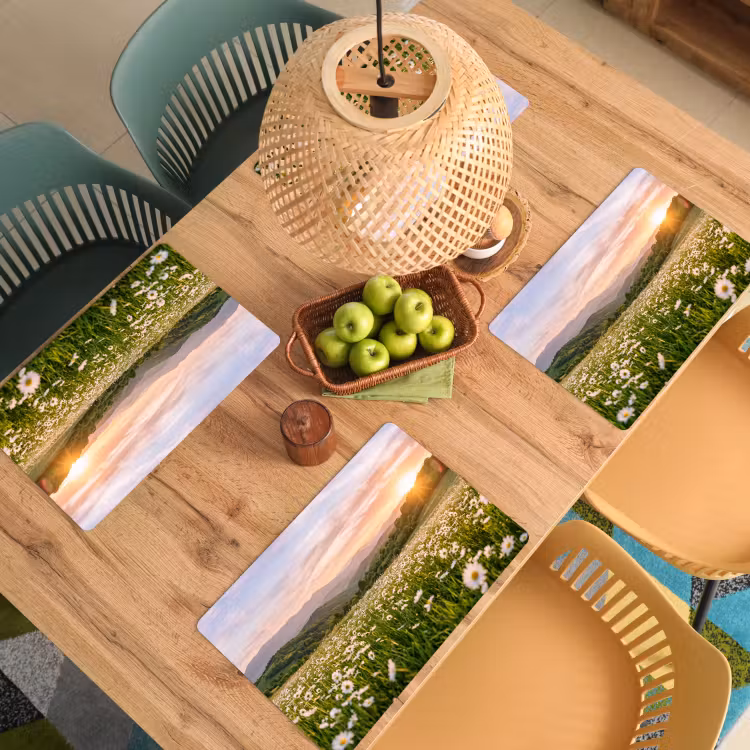 Madelief - Veld - Heuvels - Groen Placemat vinyl groot -zzsfeer5_Kitchenyeah-website