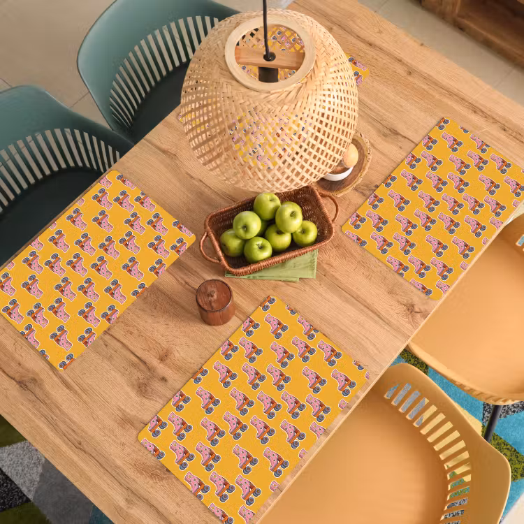 Geel - Rolschaatsen - Patroon Placemat vinyl groot 368 -zzsfeer5_Kitchenyeah-website