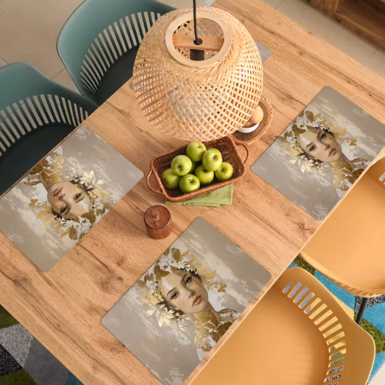 Gezicht - Vrouw - Bladeren - Goud Placemat vinyl groot -zzsfeer5_Kitchenyeah-website
