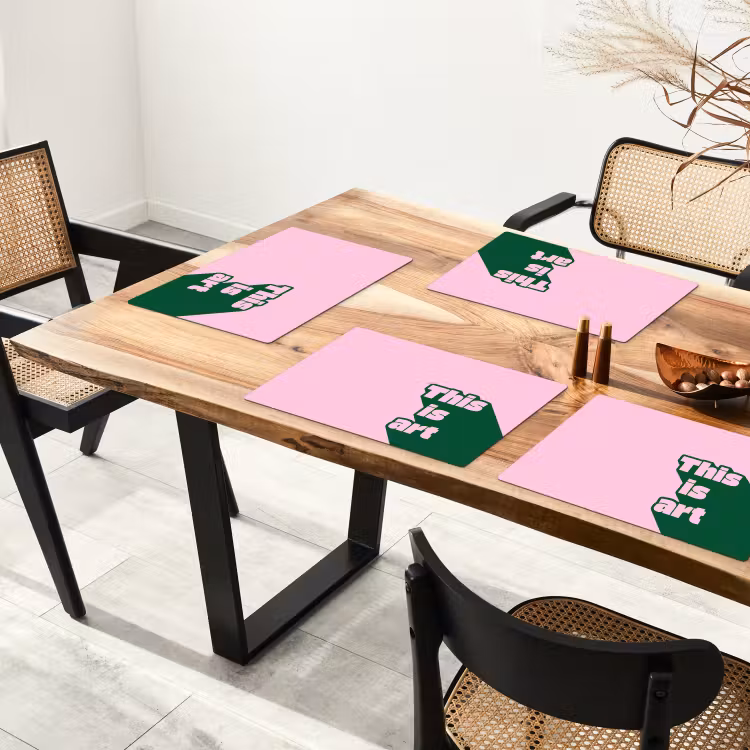 Groen - Teskt - This is art - Roze Placemat vinyl groot -zzsfeer4_Kitchenyeah-website