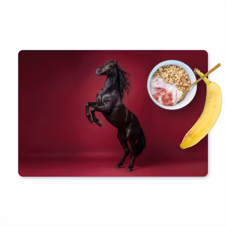 Hengst - Steigert - Rood Placemat vinyl groot -zzzproduct_Kitchenyeah-website