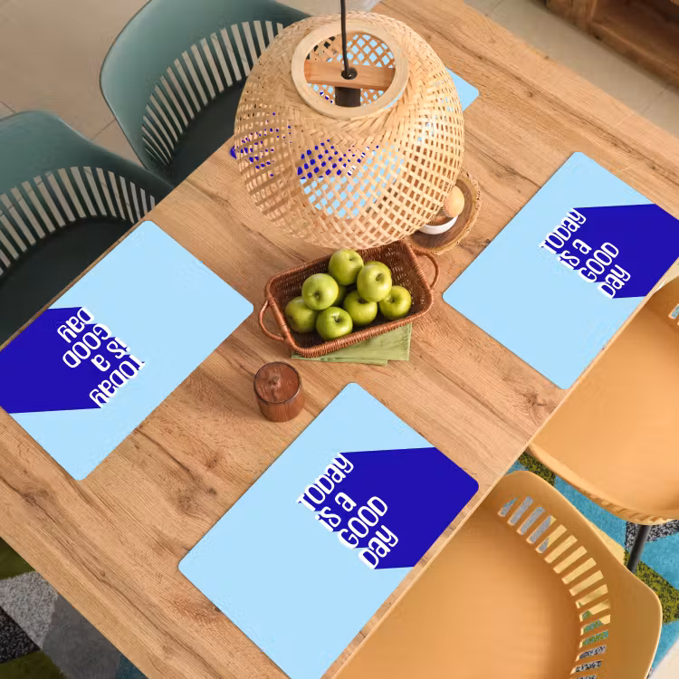 Today is a good day - Blauw - Schaduw Placemat vinyl groot -zzsfeer5_Kitchenyeah-website