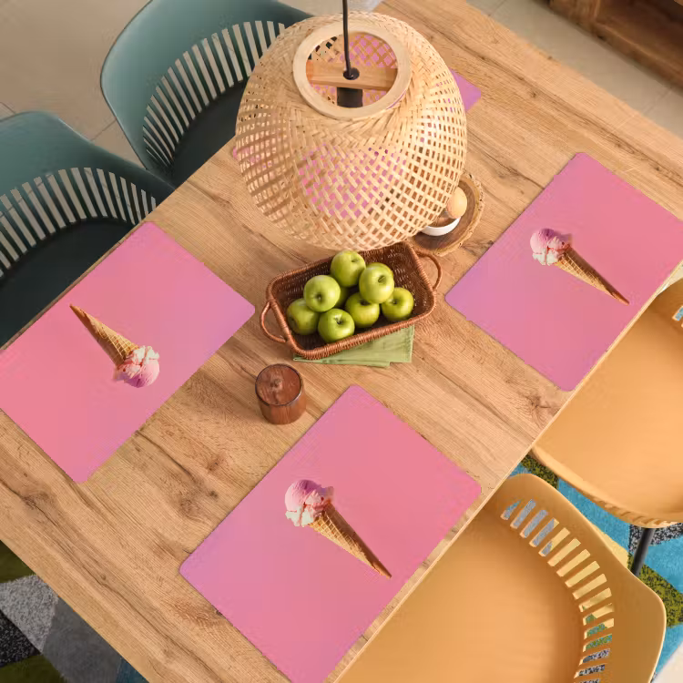 Hoorntje - Schepijs - Roze Placemat vinyl groot -zzsfeer5_Kitchenyeah-website