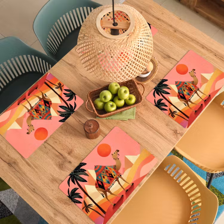 Kameel - Pyramides - Rode zon Placemat vinyl groot -zzsfeer5_Kitchenyeah-website