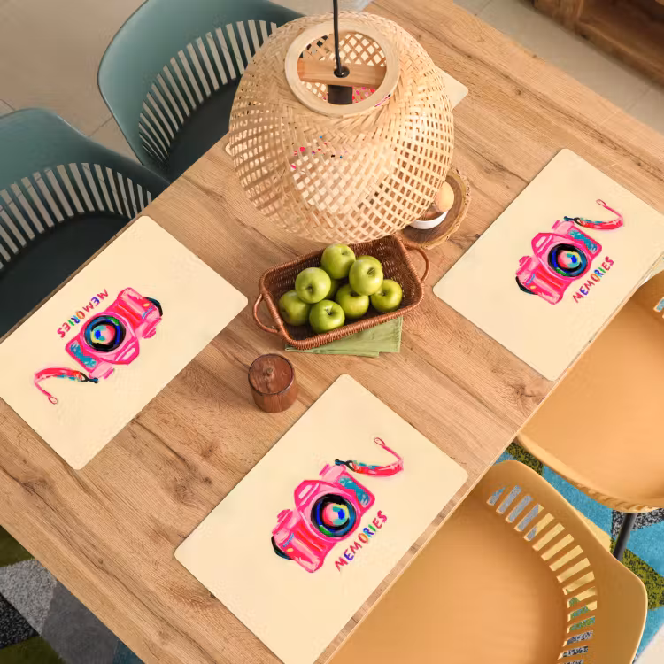 Camera - Memories - Roze - Geschilderd Placemat vinyl groot -zzsfeer5_Kitchenyeah-website