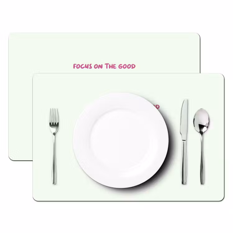 Focus on the good - Roze Placemat vinyl groot -zzsfeer2_Kitchenyeah-website