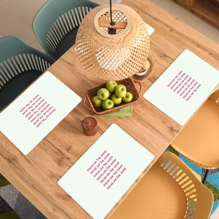Focus on the good - Roze Placemat vinyl groot -zzsfeer5_Kitchenyeah-website
