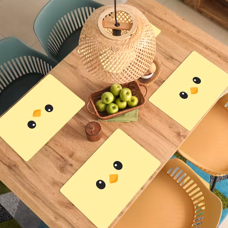 Kuiken - Vrolijk - Geel - Minimalistisch Placemat vinyl groot -zzsfeer5_Kitchenyeah-website