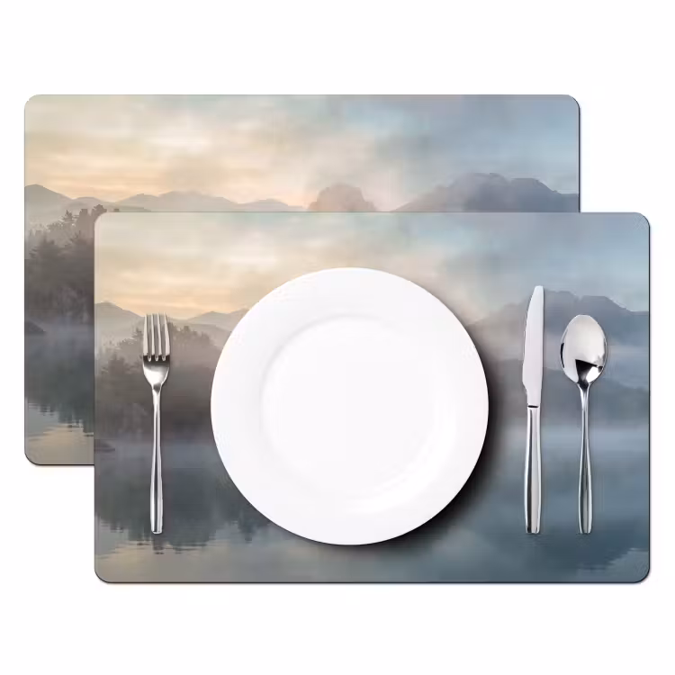 Landschap - Bergen - Mist - Water - Natuur Placemat vinyl groot -zzsfeer2_Kitchenyeah-website