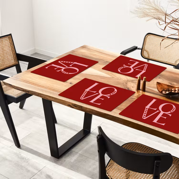 Love - Rood - Hatjes Placemat vinyl groot -zzsfeer4_Kitchenyeah-website