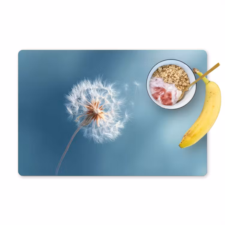 Paardenbloem - Wind - Blauw Placemat vinyl groot -zzzproduct_Kitchenyeah-website