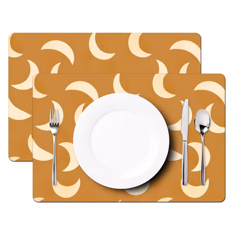Manen - Patroon - Oker Placemat vinyl groot 368 -zzsfeer2_Kitchenyeah-website