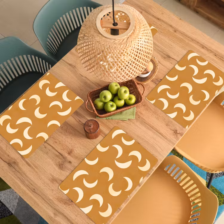 Manen - Patroon - Oker Placemat vinyl groot 368 -zzsfeer5_Kitchenyeah-website