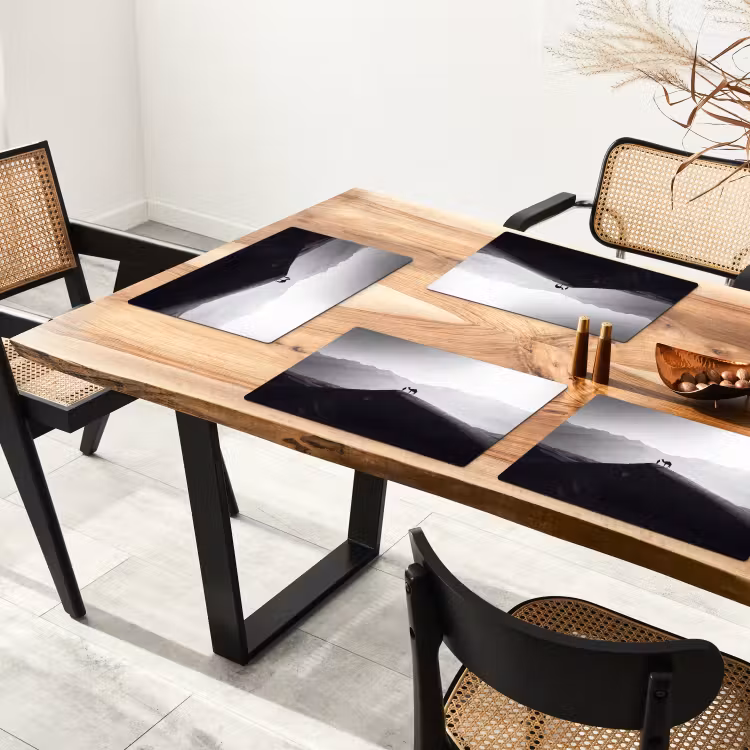 Mens - Kameel - Zandduin - Natuur - Monochroom Placemat vinyl groot -zzsfeer4_Kitchenyeah-website