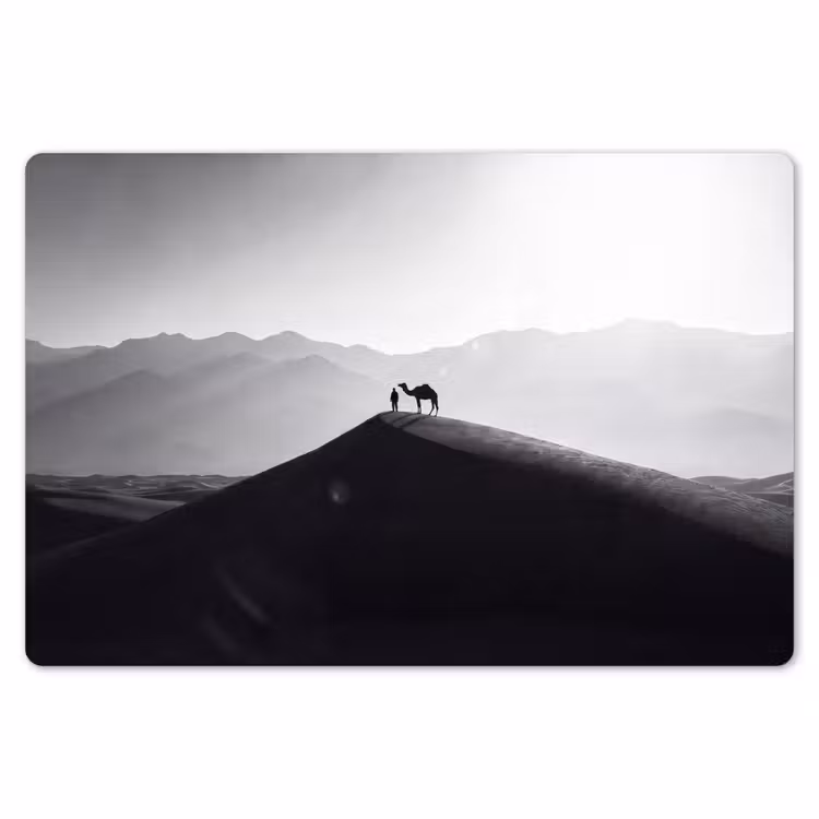 Mens - Kameel - Zandduin - Natuur - Monochroom Placemat vinyl groot -zzsfeer1_Kitchenyeah-website
