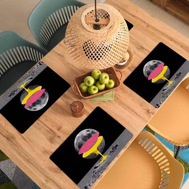 Maan - Geel - Roze - Zwart Placemat vinyl groot -zzsfeer5_Kitchenyeah-website
