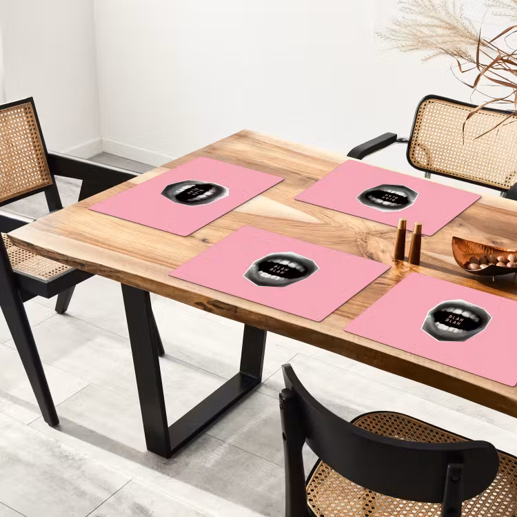 Mond - BLAH BLAH - Roze Placemat vinyl groot -zzsfeer4_Kitchenyeah-website