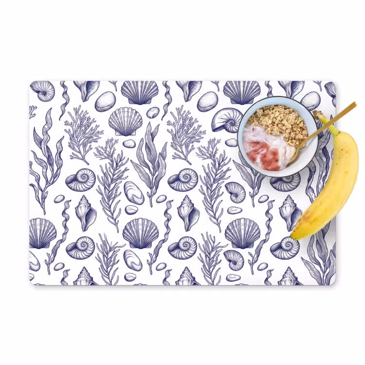 Schelpen - Zeewier - Oceaan - Illustratie - Blauw Placemat vinyl groot -zzzproduct_Kitchenyeah-website