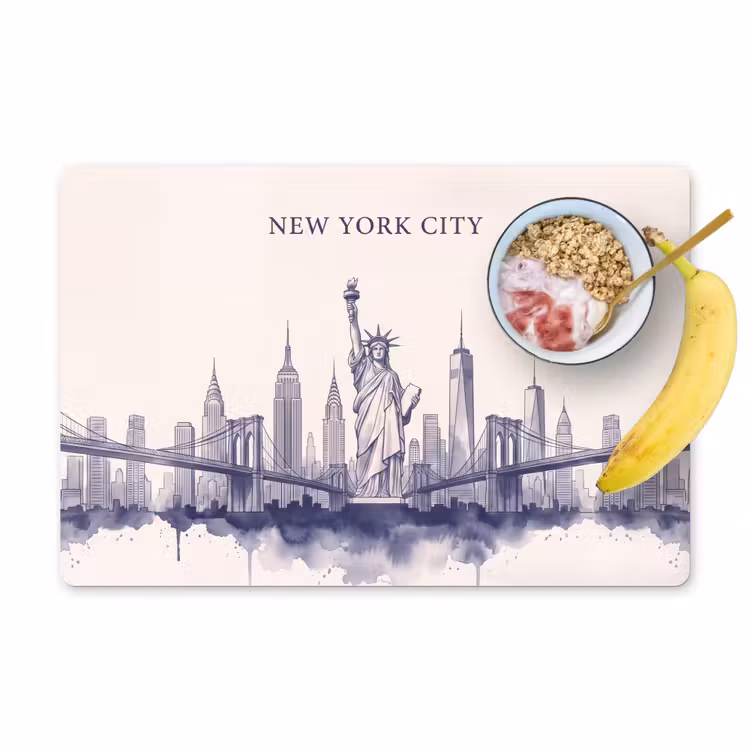 New York - Vrijheidsbeeld - Skyline - Illustratie - Blauw Placemat vinyl groot -zzzproduct_Kitchenyeah-website