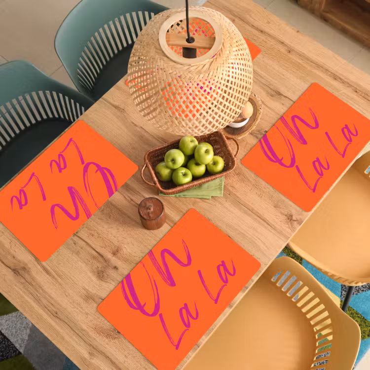 Oh la la - Oranje - Roze - Grafisch Placemat vinyl groot -zzsfeer5_Kitchenyeah-website