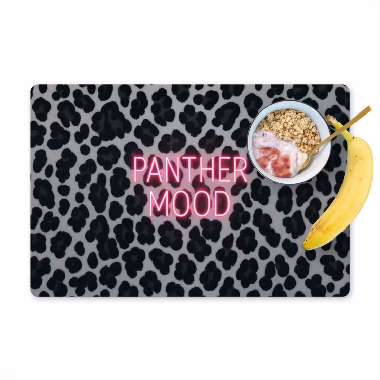 Panterprint - Zwart - Neonletters - Roze Placemat vinyl groot -zzzproduct_Kitchenyeah-website