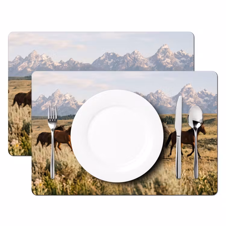 Paarden - Kudde - Bergen - Vrijheid - Wild Placemat vinyl groot -zzsfeer2_Kitchenyeah-website