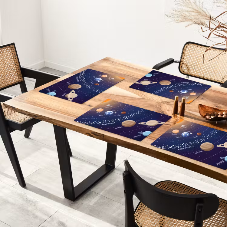 Planetenstelsel - Ruimte - Illustratie Placemat vinyl groot -zzsfeer4_Kitchenyeah-website