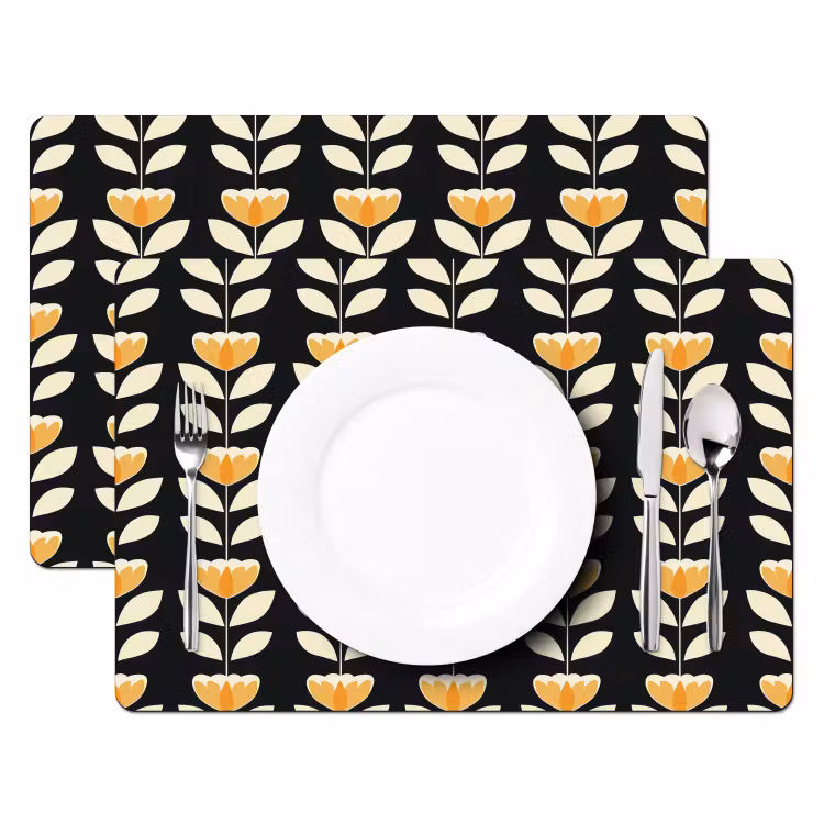 Retro - Bloem - Zwart - Okergeel Placemat vinyl groot 368 -zzsfeer2_Kitchenyeah-website