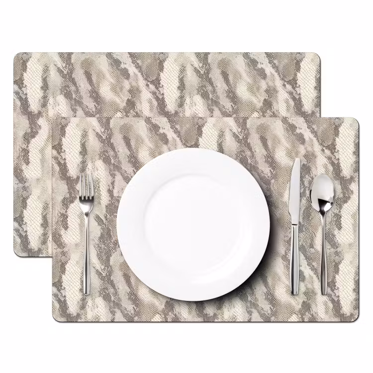 Slang - Patroon - Taupe Placemat vinyl groot 368 -zzsfeer2_Kitchenyeah-website