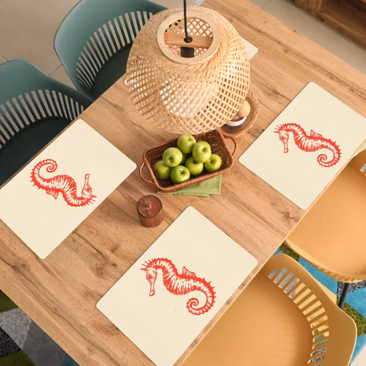 Zeepaardje - Rood - Fijne details Placemat vinyl groot -zzsfeer5_Kitchenyeah-website