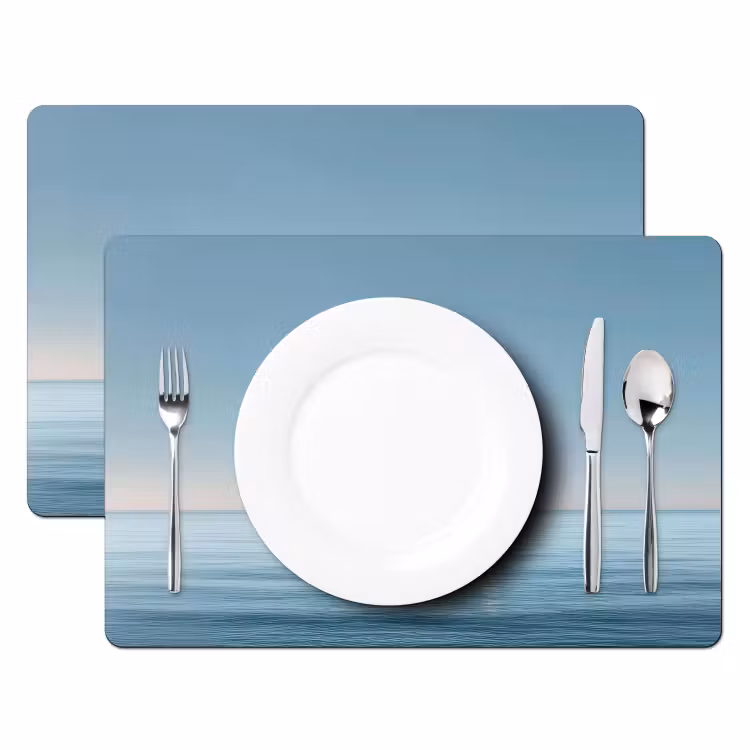 Zeilbootje - Kalme zee - Helderblauwe hemel Placemat vinyl groot -zzsfeer2_Kitchenyeah-website