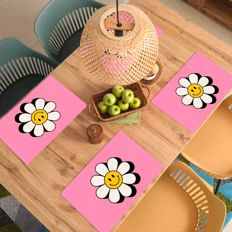 Smiley - Bloem - Roze Placemat vinyl groot -zzsfeer5_Kitchenyeah-website