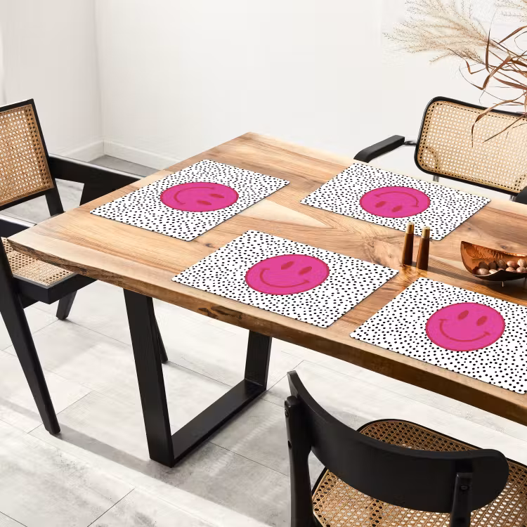 Smiley - Roze - Stippen Placemat vinyl groot -zzsfeer4_Kitchenyeah-website