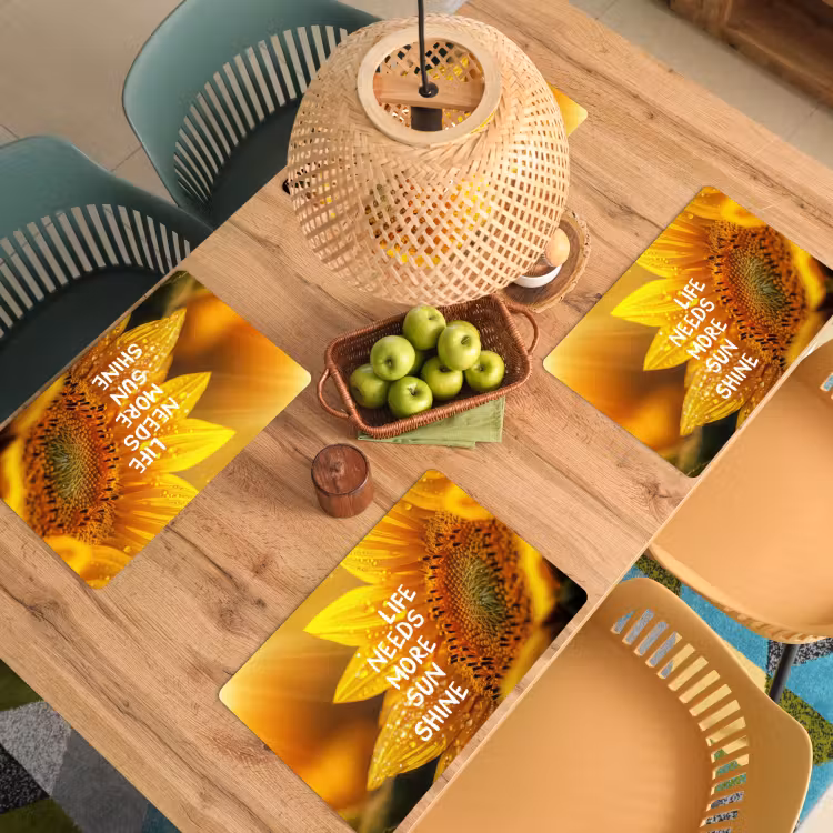 Zonnebloem - Close up - Geel - Quote Placemat vinyl groot -zzsfeer5_Kitchenyeah-website